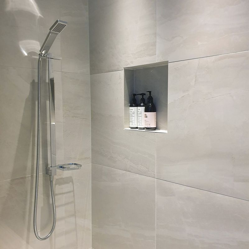 zeus_greige_polished_insitu_01